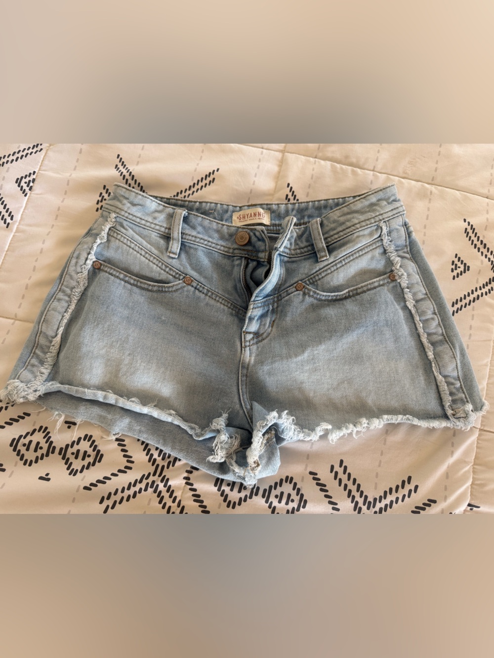 Light Wash Shyanne Denim Shorts